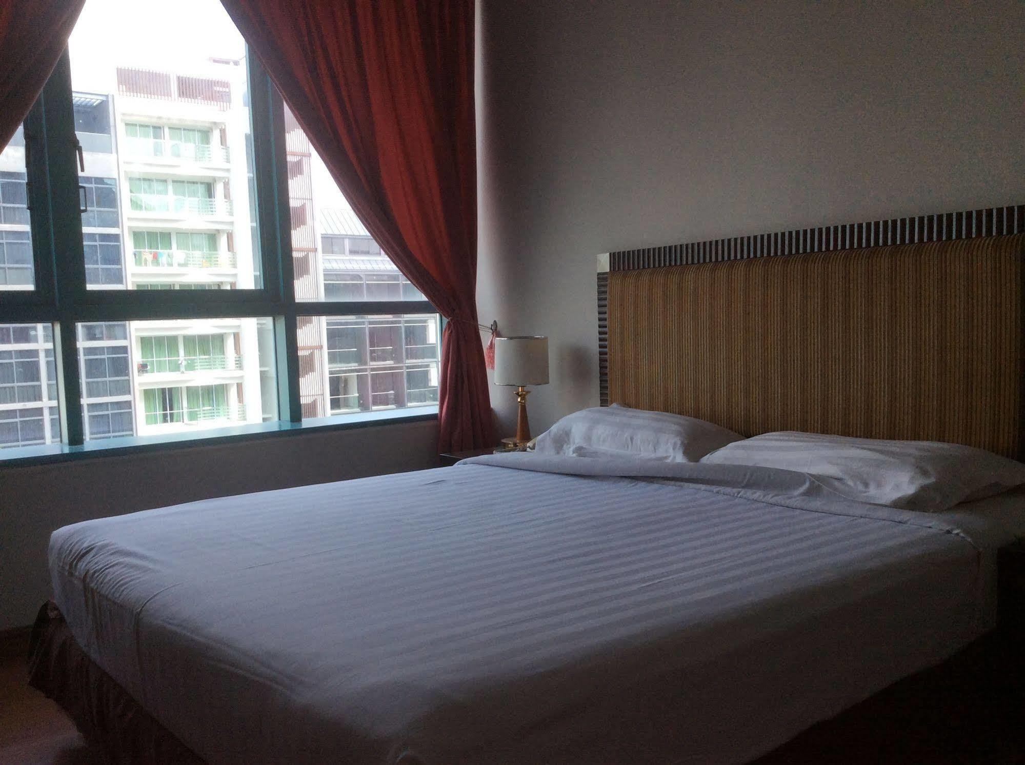Reddoorz @ Aljunied Hotel 3*